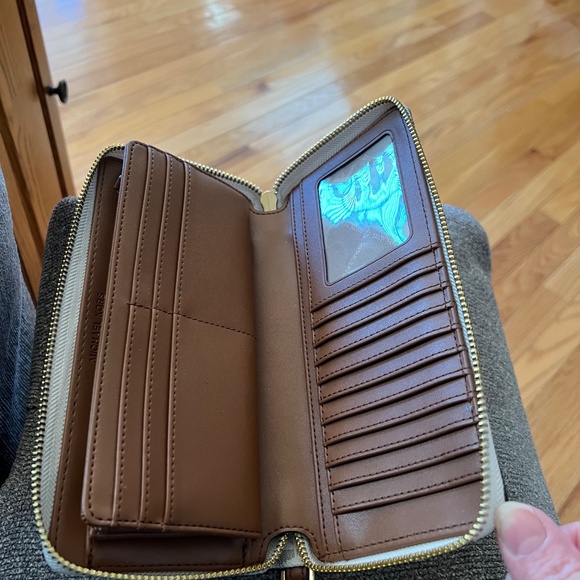 Michael Kors Signature Shoulder Bag & Large Logo Wristlet - Picture 6 of 7